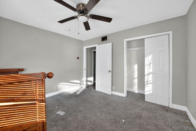 Building Photo - Charming 3-Bedroom Home on a Corner Lot in Fort Worth!