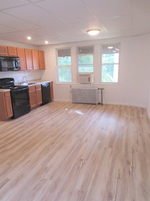 Building Photo - 2421 Beechwood Blvd