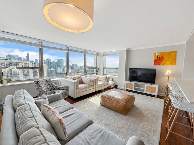 Building Photo - 1460 N Sandburg Terrace