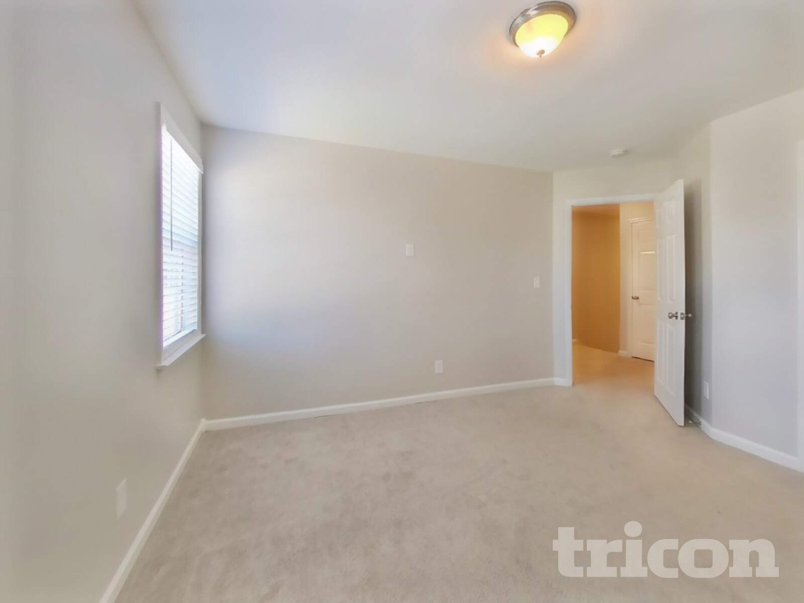 Building Photo - 2863 Iroquois Dr