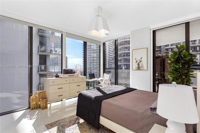 Building Photo - 1010 Brickell Ave