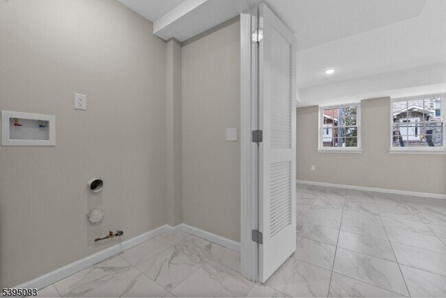 Building Photo - 24 Garibaldi Ave