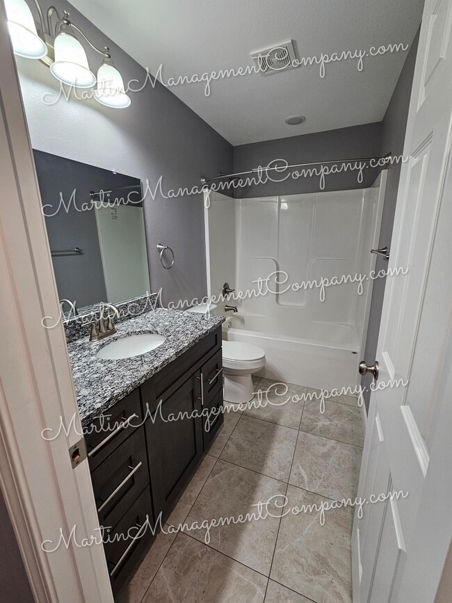 Building Photo - 3005 Aaron Ave