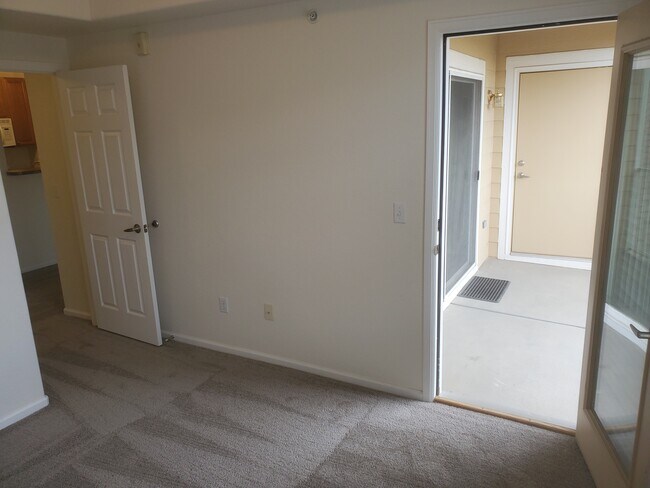 Building Photo - 15700 E Jamison Dr