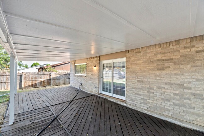 Building Photo - 6816 Westglen Dr