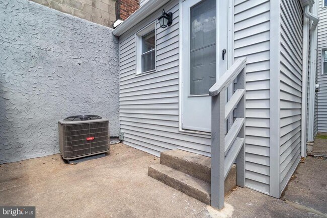 Building Photo - 1602 S LeCount St