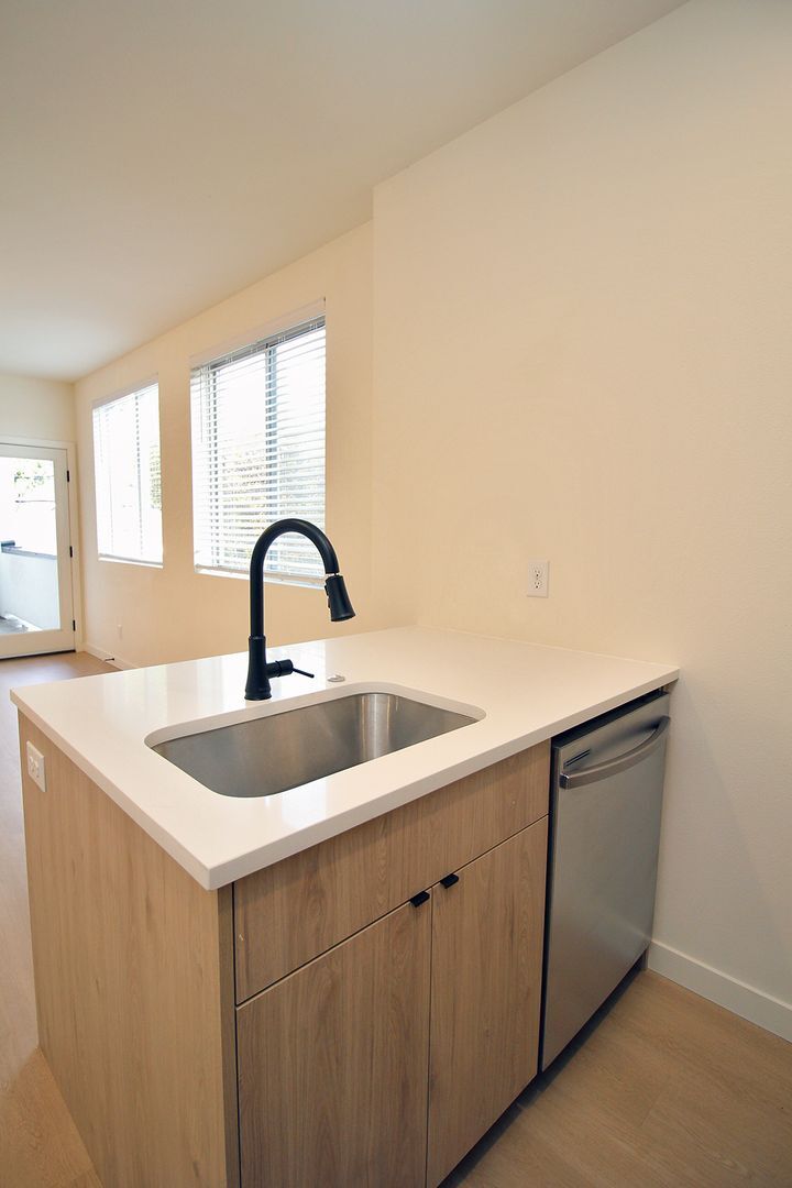 Building Photo - 7530 N Richmond Ave