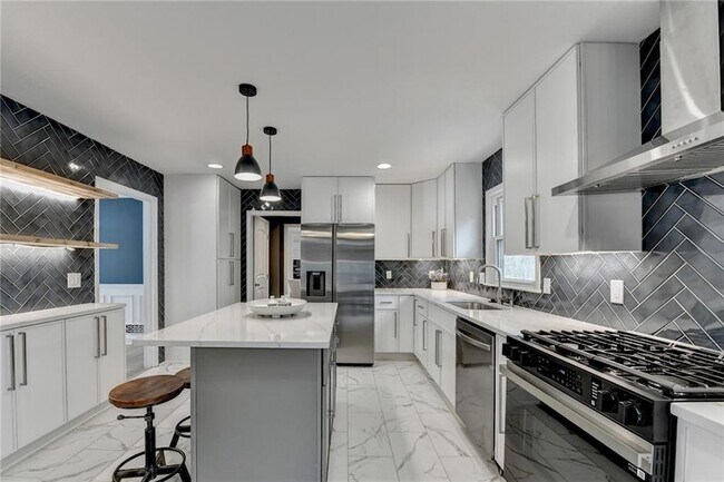 Building Photo - 3914 Granger Dr