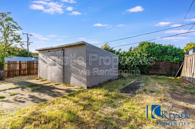 Building Photo - 218 Steffan St