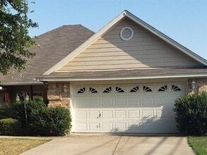 Building Photo - 421 Sheri Ln