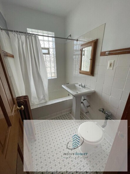 Building Photo - 5039 N Springfield Ave