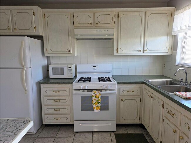 Building Photo - 3018 59th St S