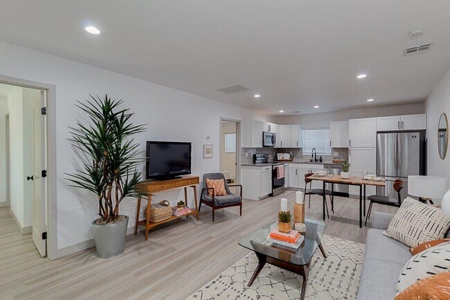 Building Photo - Luxury 2 Bed / 2 Bath Double Primary Apartment Near Old Town Scottsdale | Private Patio + 1 Month...