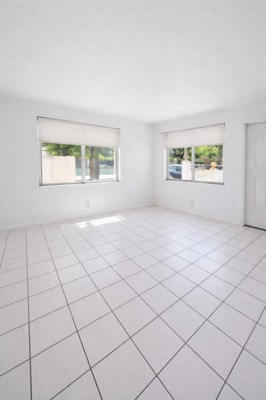 Building Photo - 623 NE 2nd St