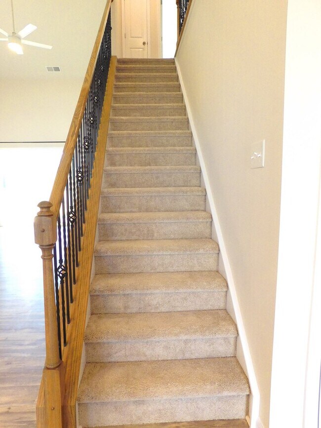 Building Photo - Luxury Townhome In Rea Farms Near Waverly!...