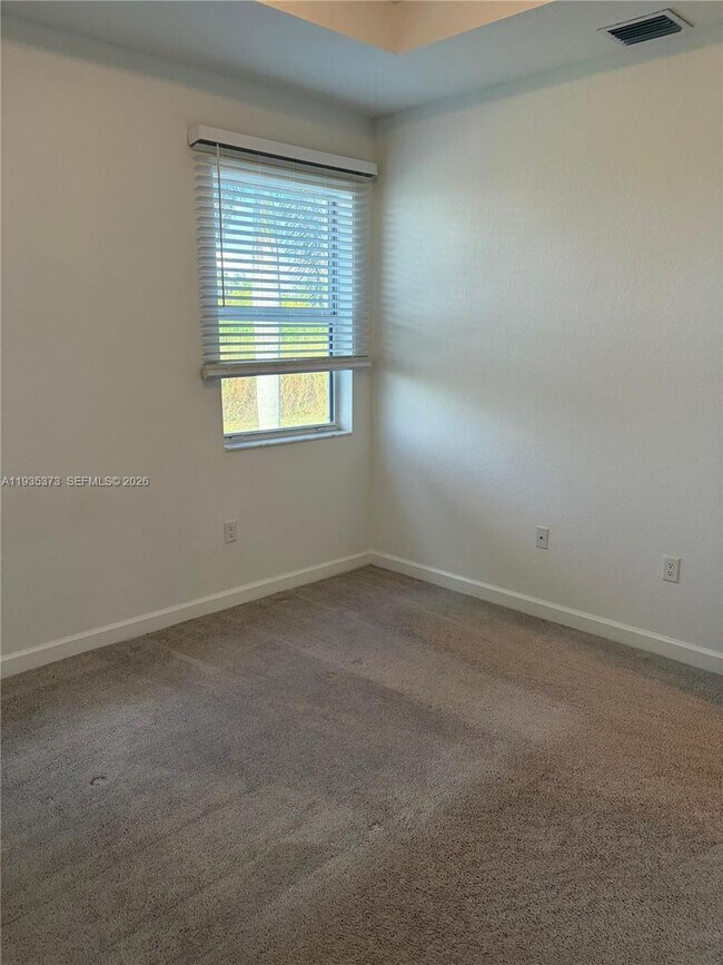 Building Photo - 2661 SE 10th St