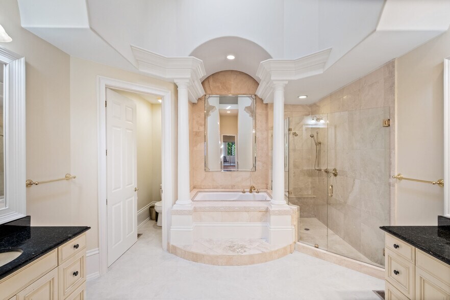 Master Bath - 1 Turkey Hill Ln