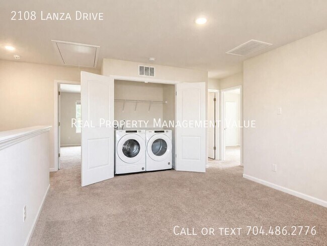 Building Photo - 2108 Lanza Dr