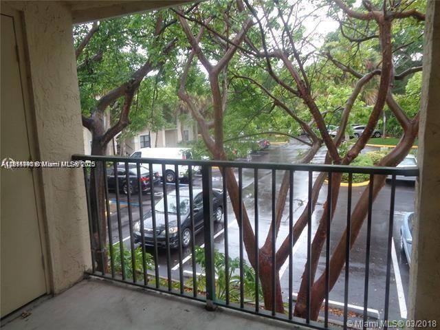 Building Photo - 650 S Park Rd