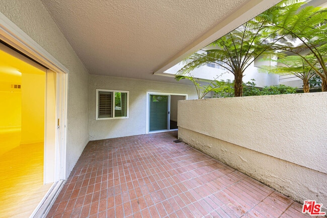 Building Photo - 1131 Alta Loma Rd