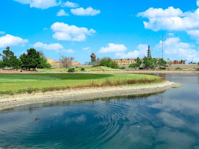 Building Photo - Single Story Guard-Gated Living with Golf Course Access