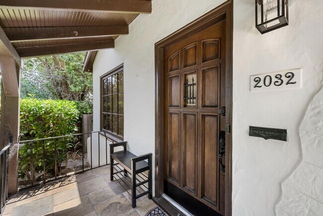 Building Photo - (POOL!) 3 bed/2 bath - 1935 Spanish Coloni...