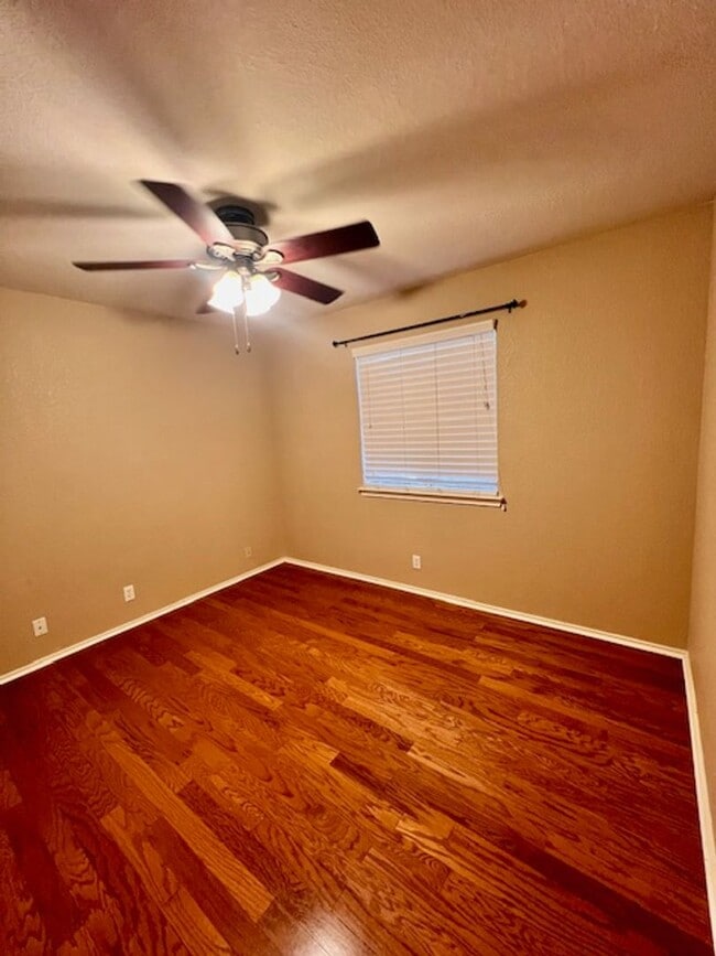 Building Photo - Steeds Crossing / One Story / 3 bedrooms, 2 bath, 2 living / Pflugerville ISD