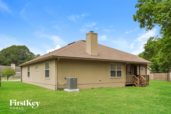 Building Photo - 10677 Talon Ct
