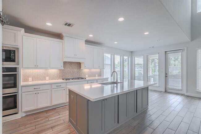 Building Photo - 17010 Harper's Way