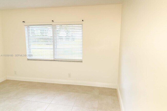 Building Photo - 1630 Embassy Dr