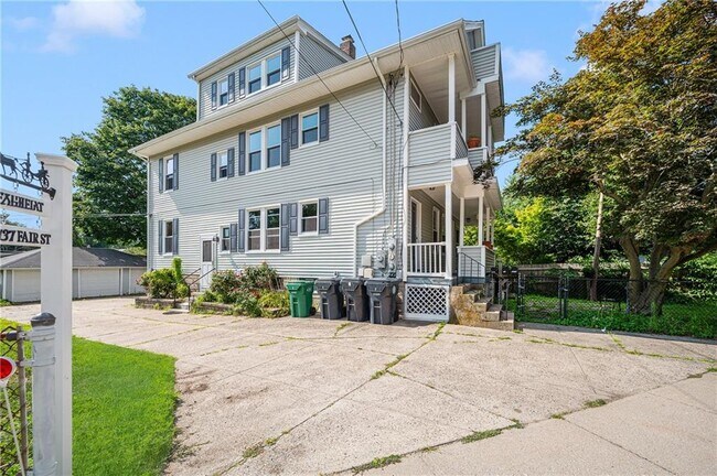 Building Photo - 137 Fair St