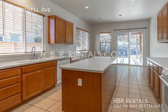 Building Photo - 404 Bethell Ave