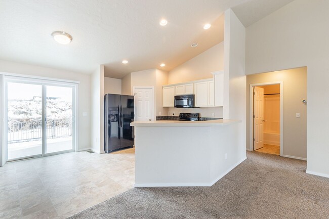 Building Photo - 3 bed 2 bath home