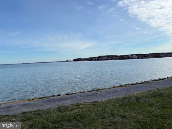 Building Photo - 10 Queen Elizabeth Ct