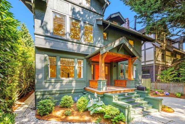 Building Photo - Stunning 1909 Craftsman w/ AC in Coveted C...