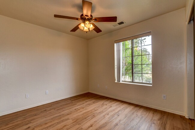 Building Photo - 3 bed, 2 bath home for rent in Brightstar!