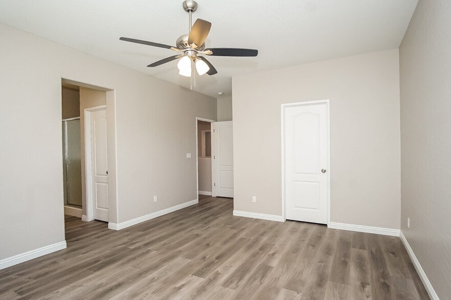 Building Photo - 10563 La Campana St