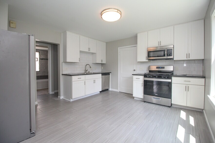 Building Photo - 1444 S 56th St