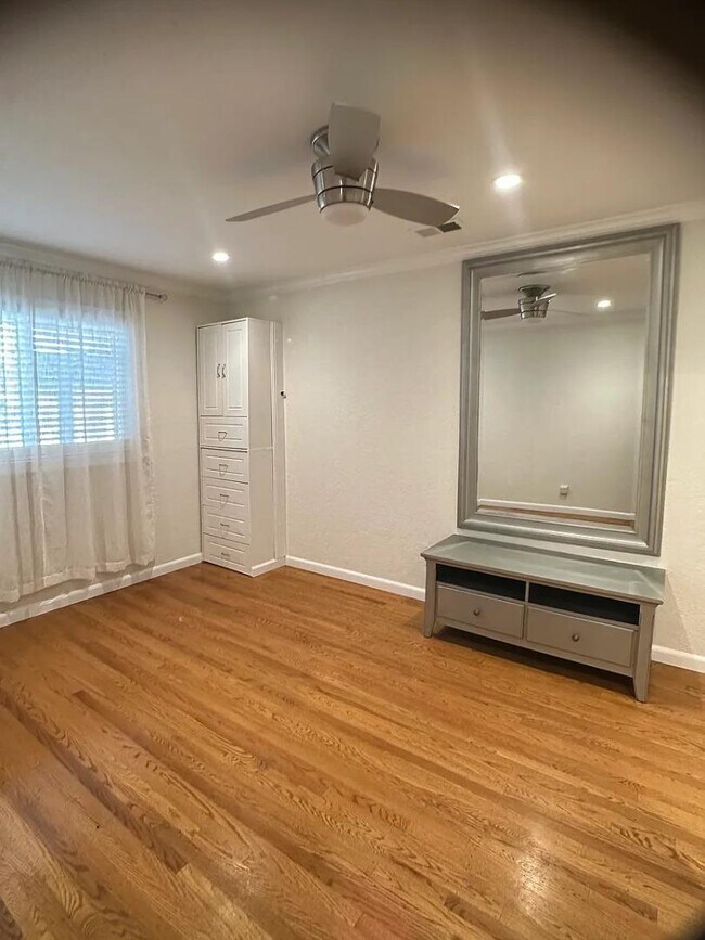 Building Photo - 101 Linden Ave