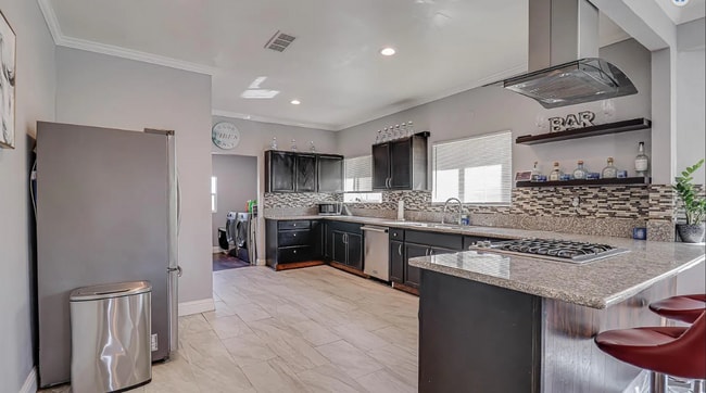 Building Photo - Charming 3 bedroom, 3 bath!