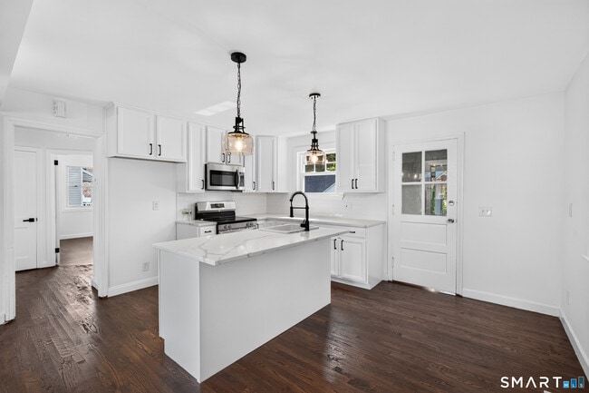 Building Photo - 11 Stratfield Pl