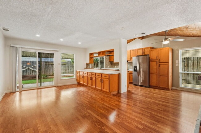 Building Photo - 10028 Biscanewoods Way