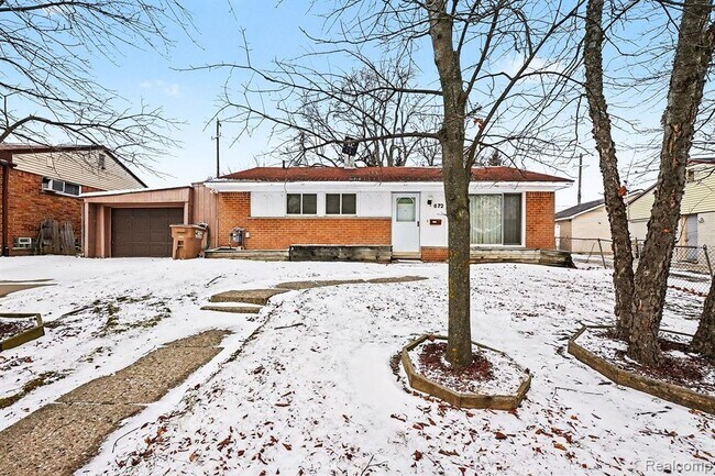 Building Photo - 672 Linda Vista Dr
