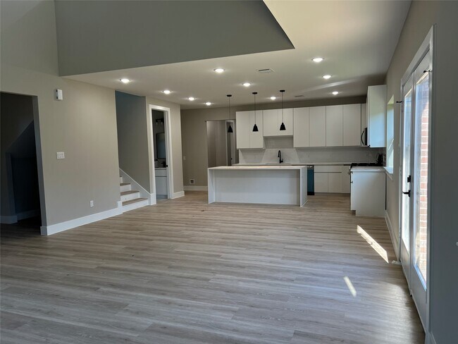 Building Photo - 2511 Martinas Ct