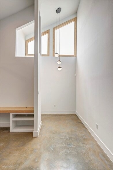 Building Photo - 1717 Airline Dr