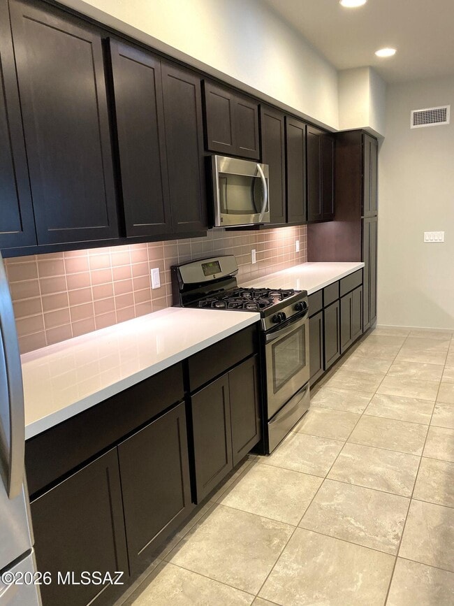 Building Photo - 3026 N Dasylirion Dr