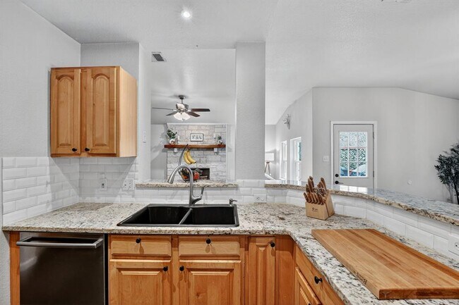 Building Photo - 14906 Foy Dr