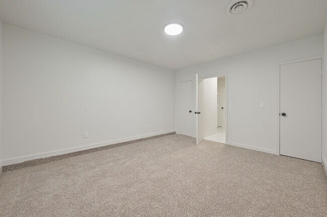 Building Photo - 3133 Delmar Rd