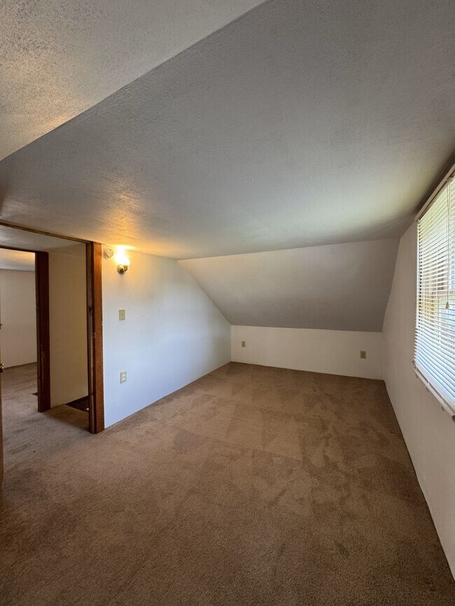 Building Photo - Thompsons Manor MHC