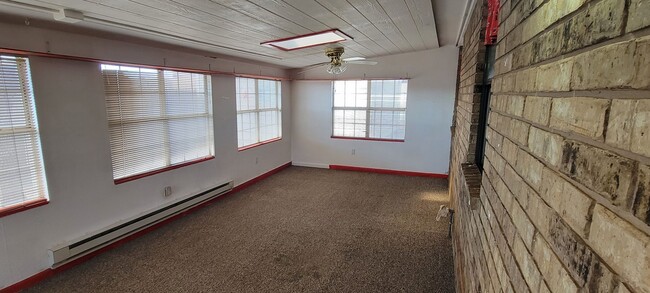 Building Photo - LARGE HOME ON QUIET STREET NEAR HOSPITAL